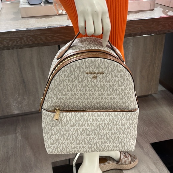Michael Kors Womens Valerie Medium Logo Backpack 30F2G9VB2B-149 (Vanilla)
NWT - Picture 9 of 16
